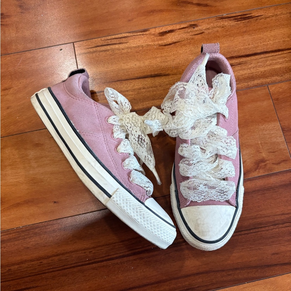 Converse Chuck Taylor Pink Soft Suede Sneakers 5.5